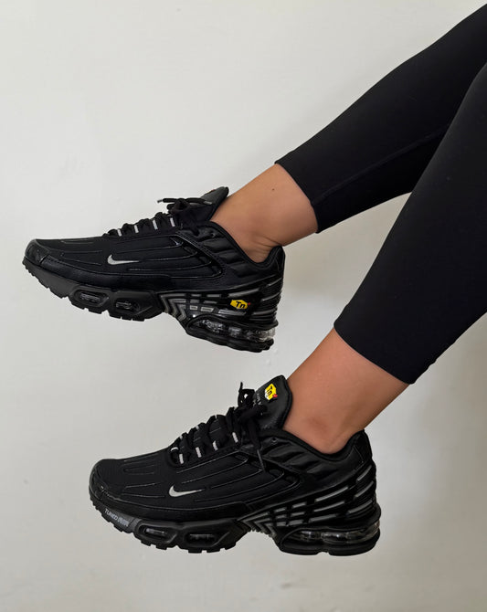 NIKE TIN PLUS NEGRA