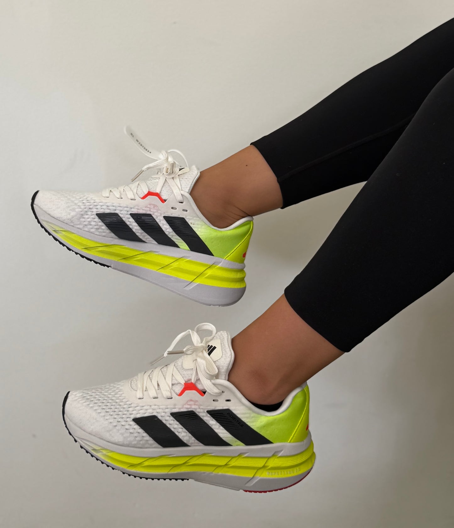 ADISTAR BLANCA NEGRO VERDE NEON